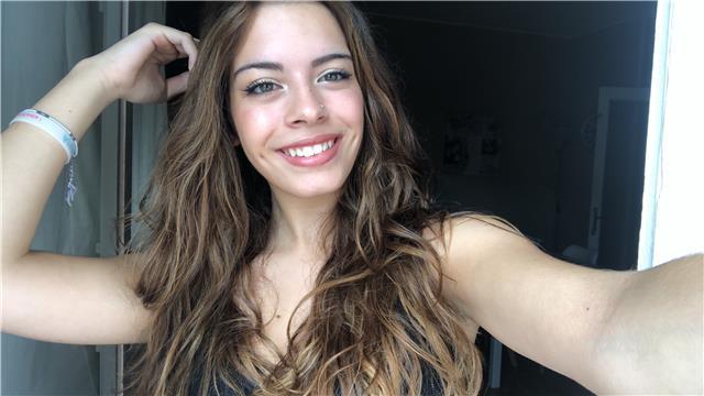 Soy una chica amable, responsable y paciente, y me gustan mucho los idiomas. de momento no tengo ningún título de inglés pero es una materia que siempre he admirado mucho.
doy clases a niños de hasta sexto de primaria