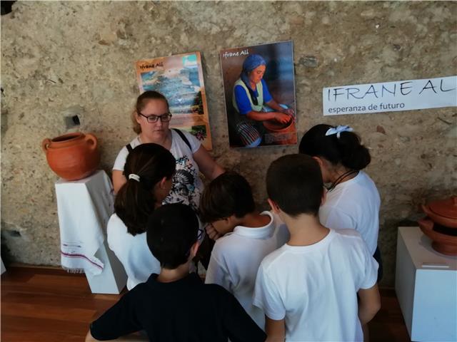 Graduada en historia para dar clases de historia, historia del arte y relacionados