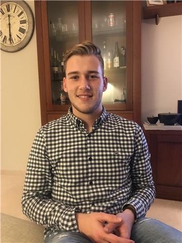 Doy clases particulares de matemáticas, castellano, ingles, ciencias sociales, etc. a alumnos de bachiller, eso y primaria