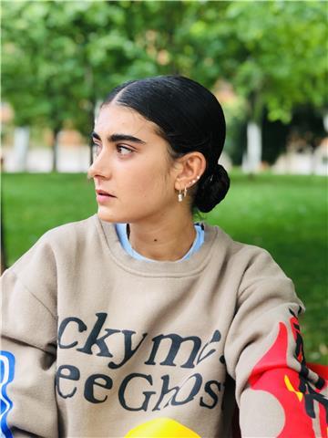 Me defino como una profesional trabajadora, paciente y con ganas de enseñar. busco dar clases de conversación a niños desde infantil ha primaria