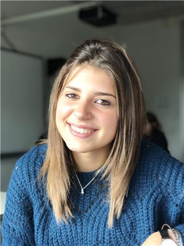 Sono una ragazza che può offrire lavoro ai bambini delle elementari in Ancona