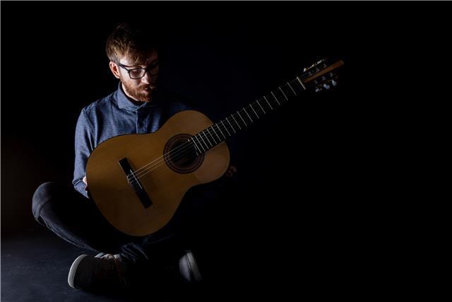 Insegnante di chitarra classica e teoria musicale