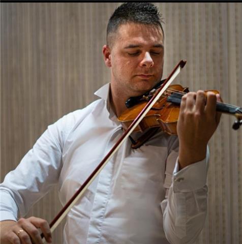 Soy violinista profesional de varias orquestas profesionales de Alicante y Murcia. Amplia experiencia como profesor sea cual sea el nivel del alumnado