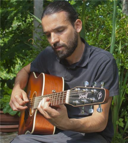 Insegnante di chitarra a Bologna per lezioni private e scuole