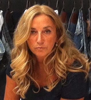 Laureata un lingue impartisce lezioni a studenti di ogni ordine e grado