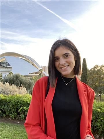 Estudiante universitaria se ofrece para clases de de bachiller, eso y primaria en murcia