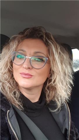 Grazie alla permanenza all' estero e dopo anni di esperienza diretta con clientela straniera si impartisce Inglese e Francese con un metodo unico e divertente