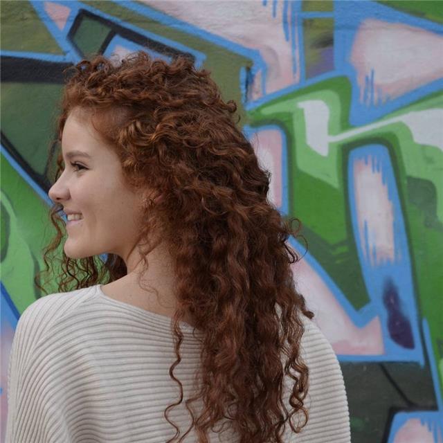 Soy maría, estoy estudiando magisterio e imparto clases de lengua, matemáticas, ciencias naturales