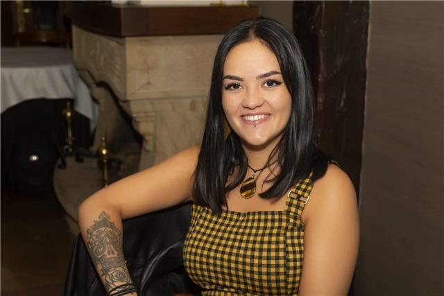 Euskara, matematika, kimika, natur zientziak eta beste edozein ikasgai eskeintzeko prest dagoen oñatiko gaztea