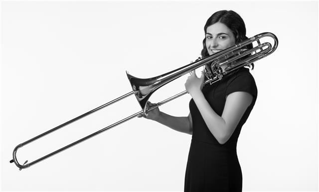 Profesora de música que imparte clases a todas la edades