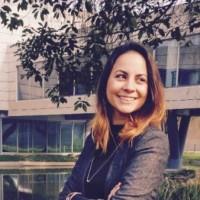 Profesora de inglés ofrece clases personalizadas de nivel básico e intermedio a alumnos de todas las edades. Combinamos gramática con práctica oral y escucha de forma interactiva