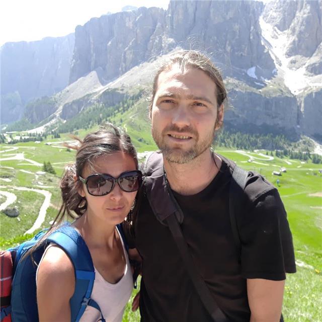 Insegnante in attesa di contratto con la scuola