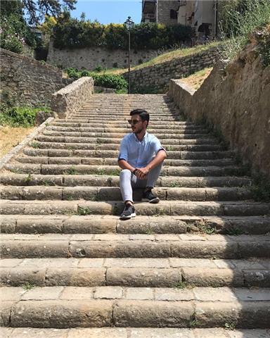 Studente diplomato presso liceo scientifico e studente presso la facoltà di farmacia offre ripetizioni