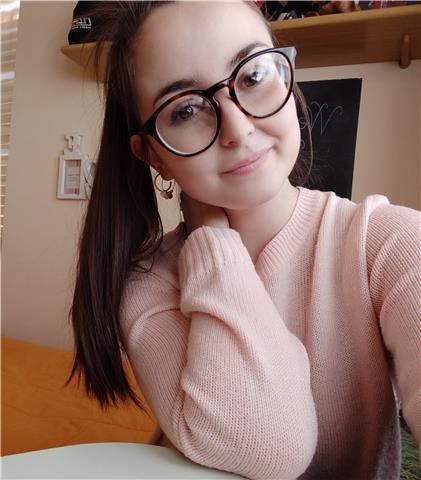 Ragazza di 28 anni disponibile per ripetizioni e aiuto compiti
