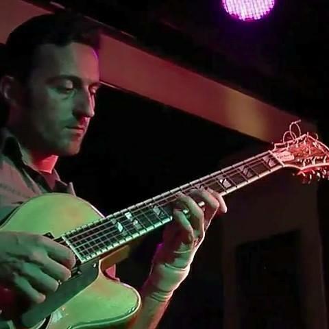 Clases online y presencial profesor de bajo eléctrico, guitarra y armonia