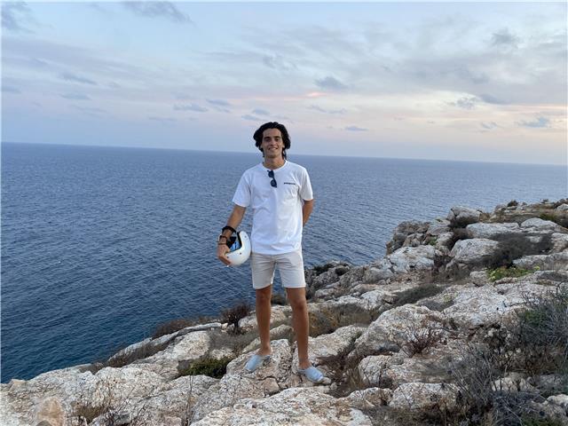 Estudiante universitario que da clases de apoyo escolar de cualquier nivel