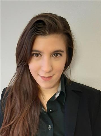 Diplomata liceo Linguistico, Laureata in Arti Visive offre lezioni private