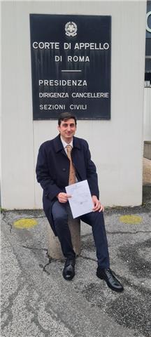 Insegnante di diritto da qualche anno, tengo lezioni private
