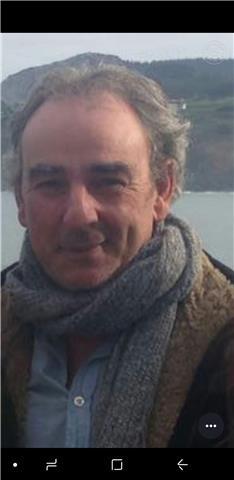 Guitarrista autodicacta para dar clases particulares de guitarra y ukelele a niños y principiantes en irun y sansebastian