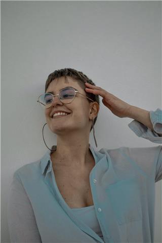 Profesora de inglés con un 9 de media en bachillerato quiere dar clases a niños y niñas de primaria que necesiten mejorar en alhaurín de la torre