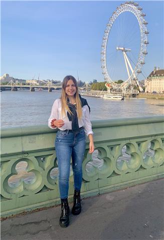 Maestra de primaria. clases de inglés, castellano, catalán, matemáticas…