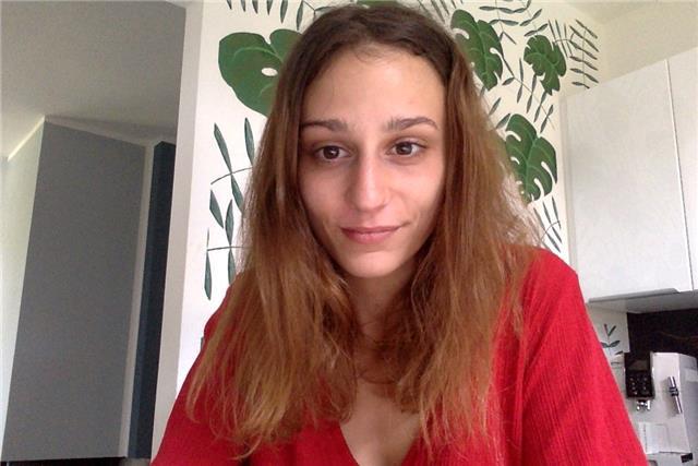 Studentessa al primo anno di università e con diploma di Liceo classico offre aiuto compiti e ripetizioni di diverse materie: Italiano, Inglese, Matematica elementare, Storia, Filosofia, Storia dell'arte, geografia