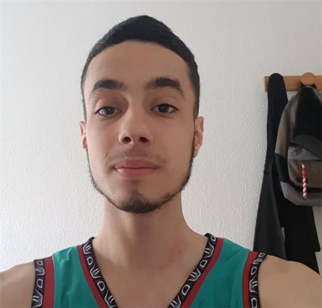 Puedo dar clases desde primaria hasta bachillerato sin problema, todoterreno bueno en cualquier materia y con un método de estudio que hace aprobar a cualquiera