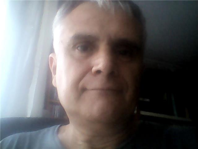 Programador de informática profesional, con más de 10 años de experiencia en el desarrollo de software de gestión como a/p, y más de cinco años como instructor de informática, se ofrece para dar clases de informática en los lenguajes y entornos siguientes