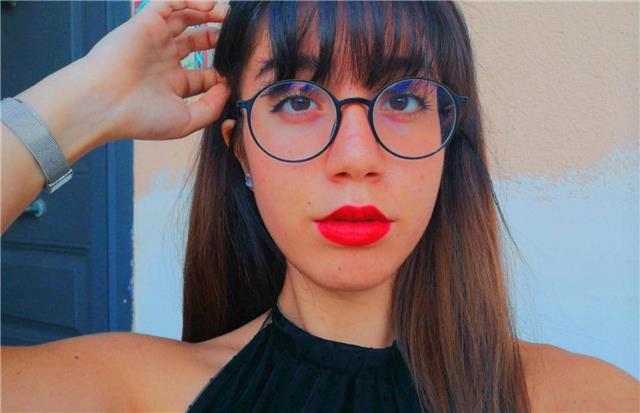 Insegnante madrelingua italiana per lezioni di lingua e letteratura italiana e inglese