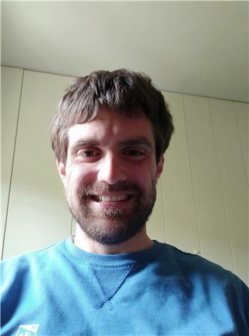 Laureato in giurisprudenza, ma con esperienza di ripetizioni di 13 anni di matematica ed altre materie, impartisce ripetizioni