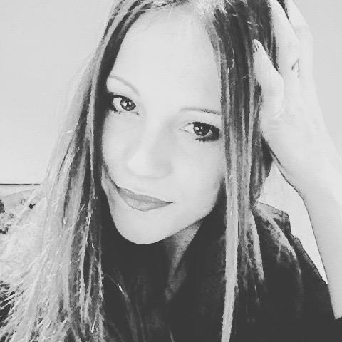 Laureata in filosofia offre lezioni, anche online, a milano e provincia