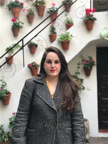 Doy clases de cualquier materia para primaria y eso y catalán, castellano, inglés, mates del b. social y filosofía de bachillerato. 12€/h