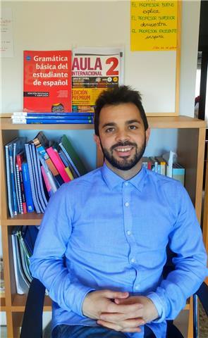 Learn spanish/castellano with a native teacher. online lessons or face to face in valencia. special offer for couples (you could be friends)