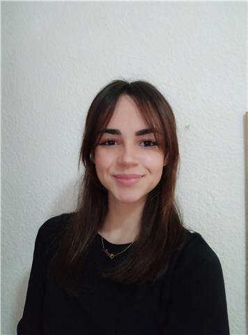 Soy estudiante de periodismo en la Universidad de Málaga, y llevo tres años dando clases particulares a niños de primaria y ESO. Me gusta enseñar a estudiar y a esquematizar el contenido para que no se olvide. Responsable y con mucho compromiso