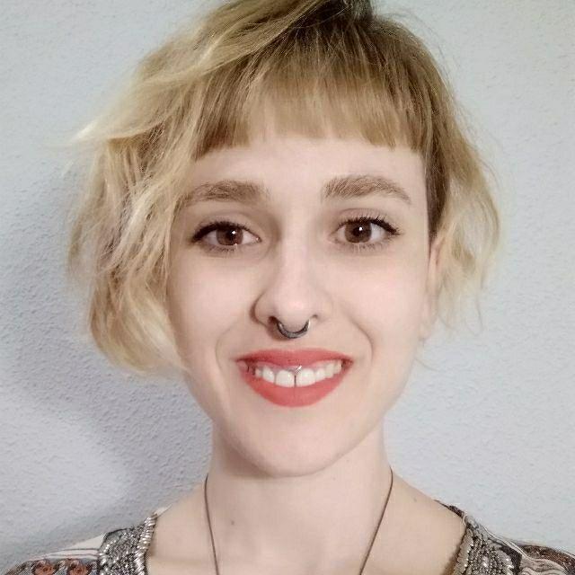 Titulada en filosofía imparte clases de filosofía a cualquier nivel, lengua e idiomas clásicos hasta bachillerato