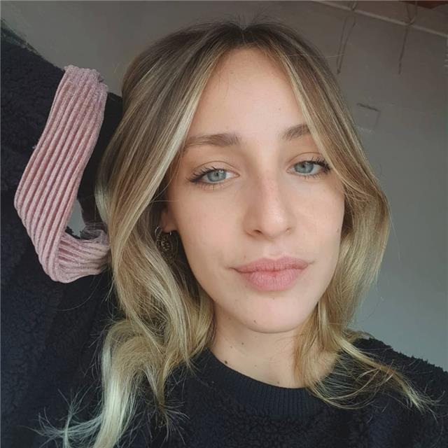 Soy una chica de 25 años empática y decidida, me licencié con los mejores resultados estudiando derecho en españa e italia. quiero dar lecciones a todos los alumnos que tienen dificultades a la hora de aprender y entender el derecho