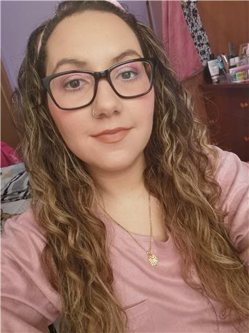 Soy estudiante, siempre me ha gustado compaginarlo con clases partículas y cuidado de niños. tengo experiencia en dar clases de primaria