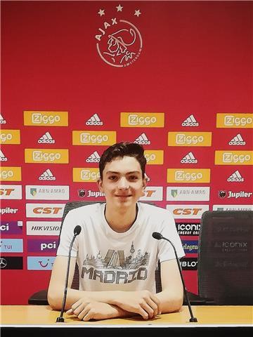 Estudiante de bachillerato organizado y con un buen nivel académico