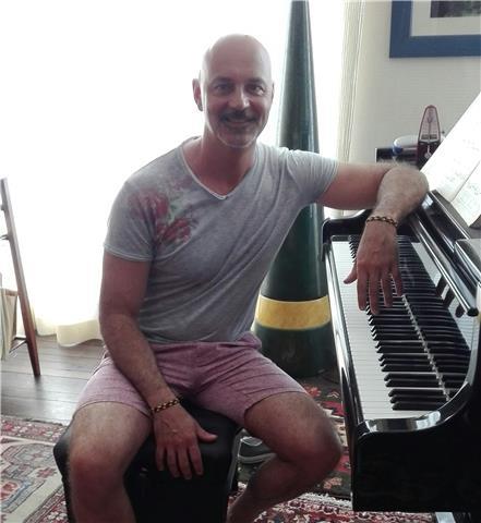 Clases de piano a domicilio para todos, en inglés, francés o castellano