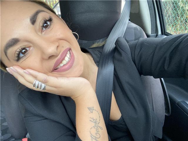 Giovane ragazza laureata in lettere e filosofia offre ripetizioni in materie umanistiche e di lingua ( inglese/spagnolo )