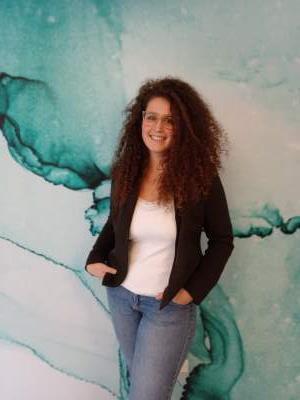 Laureata in scienze della mediazione linguistica e culturale in lingua inglese e cinese offre lezioni in lingua inglese