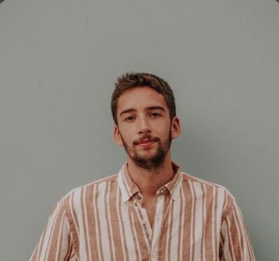 Estudiant de professor d'educació primària s'ofereix per fer tot tipus de matèries des de 1r de primària fins a 4t d'eso. podem repassar català, castellano, english, matemàtiques, o qualsevol altra matèria