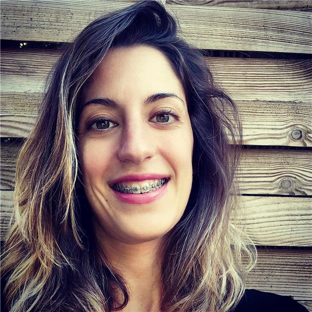 Titulada en bellas artes en la especialidad de pintura, con formación pedagógica y madre de una niño de 6 años con el que aprendo día a día. paciente, cariñosa, responsable y aplicada