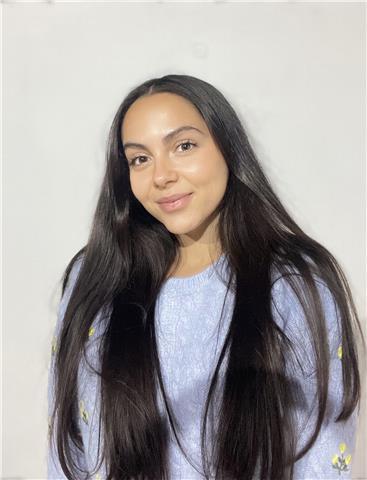 Profesora enérgica y cercana que imparte clases de baile. quiero que aprendas y te pongas en forma, pero sobretodo que disfrutes!