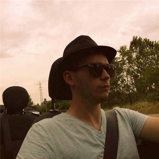 Laureando in informatica offre lezioni di matematica, algebra, geometria per studenti / lavoratori zona: lainate - milano / a domicilio