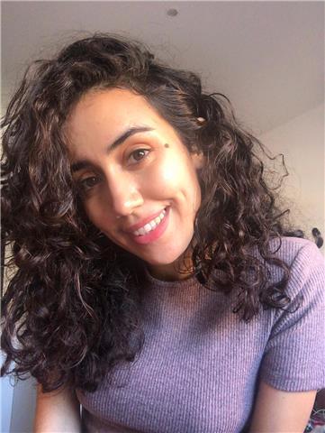 English teacher, graduated in english philology and with a master's degree teaches english