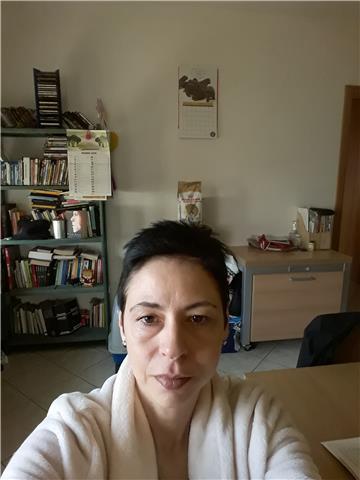 Insegnante d'inglese impartisce lezioni private a bambini ragazzi scuole medie e superiori. disponibile a recarsi loro domicilio