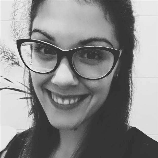 Studentessa universitaria per ripetizioni, conversazione e aiuto compiti di italiano