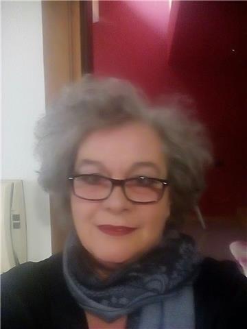 Maestra elementari,inglese seconda lingua,offresi per lezioni inglese,italiano per medie e superiori,e complete per elementari