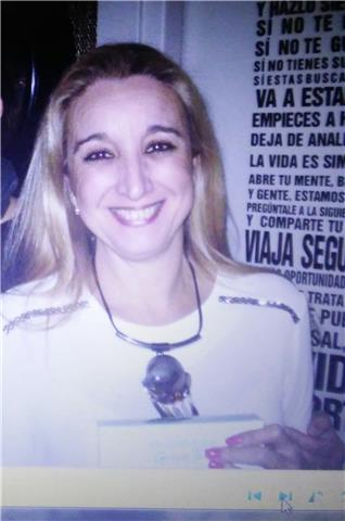 Doy gramática de inglés a todos los niveles y apoyo de lengua. también doy clases de español para extranjeros